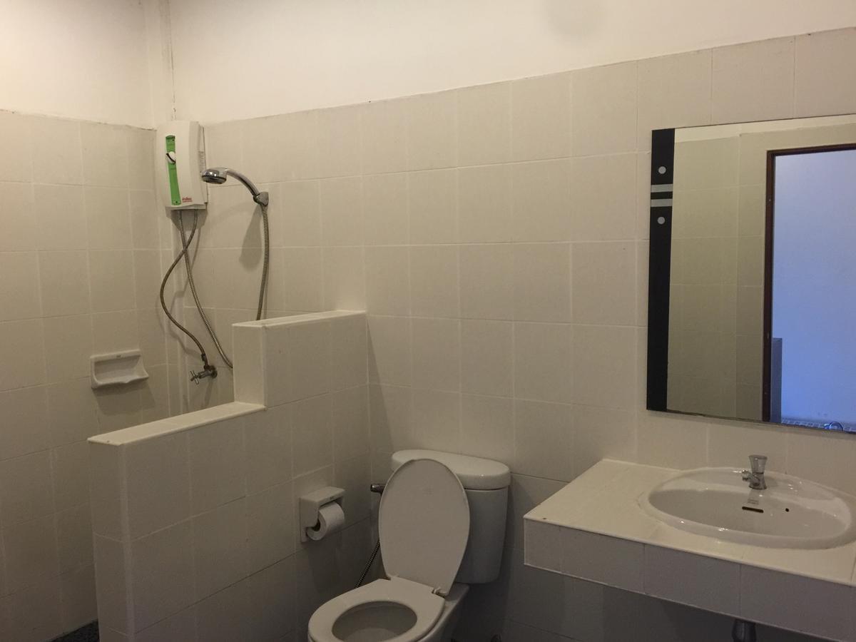 Tree House Hotel Sisaket מראה חיצוני תמונה